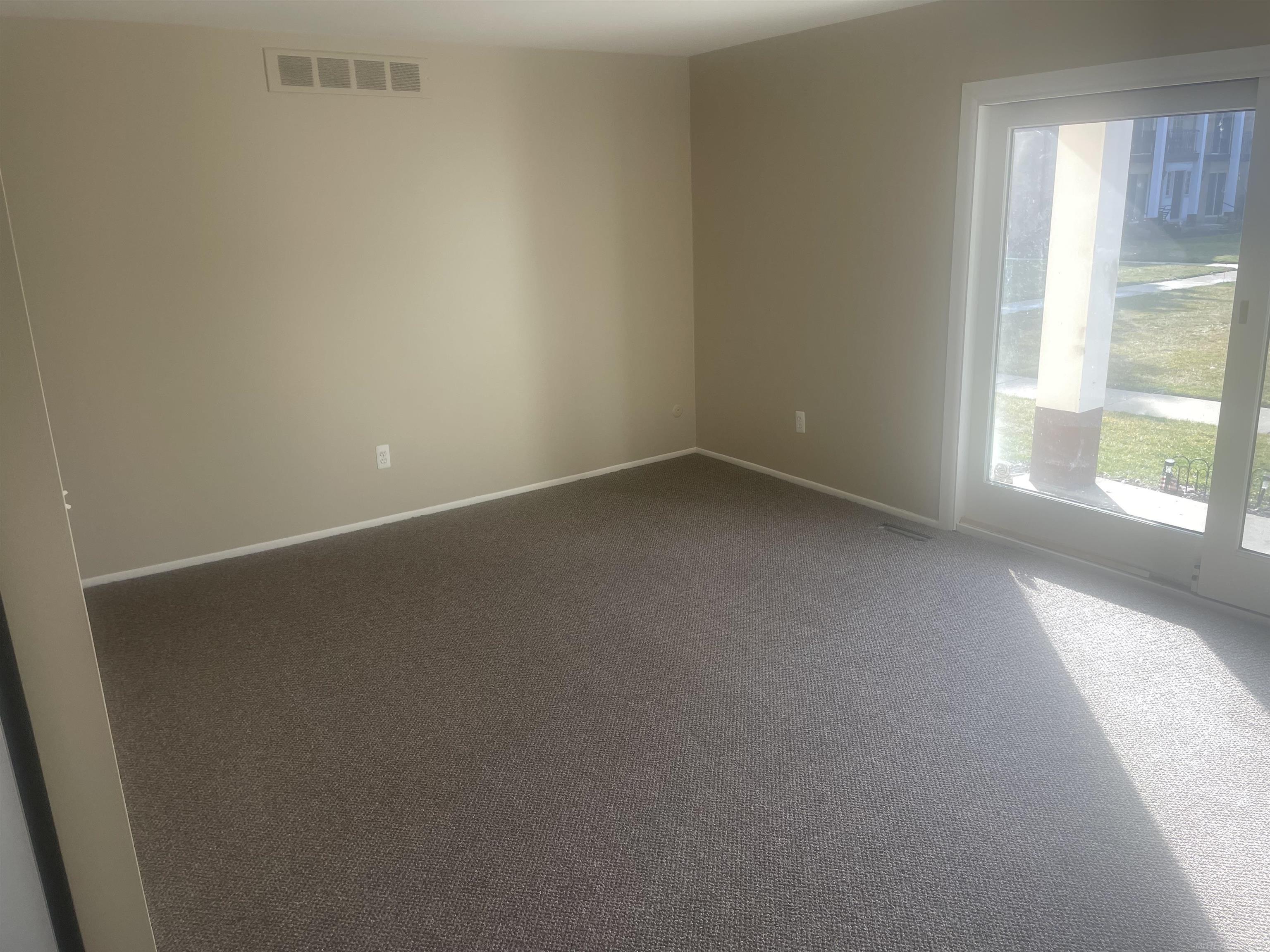 29201 Hayes Road, Unit 42 Warren, MI 48088 - Photo 15 of 27 50135264-663128c3-d5c5-4e41-8e7c-0224b2fa655b.JPG