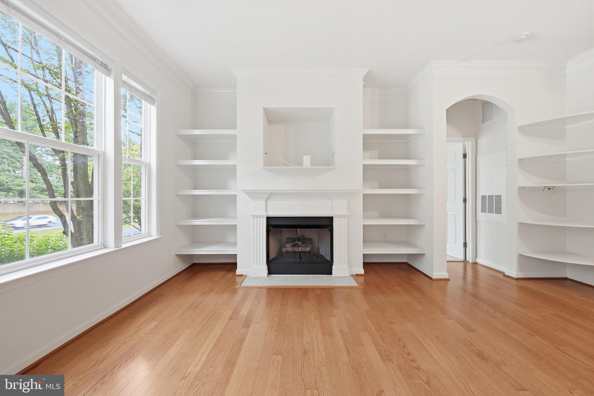 7 Booth Street, Unit 110 Gaithersburg, MD 20878 - Photo 20 of 50 Gas fireplace
