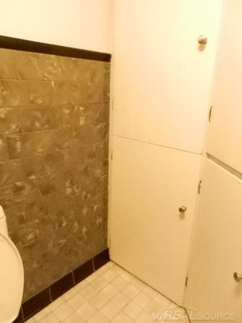 8673 Superior Street Center Line, MI 48015 - Photo 42 of 66 Base Bath Storage
