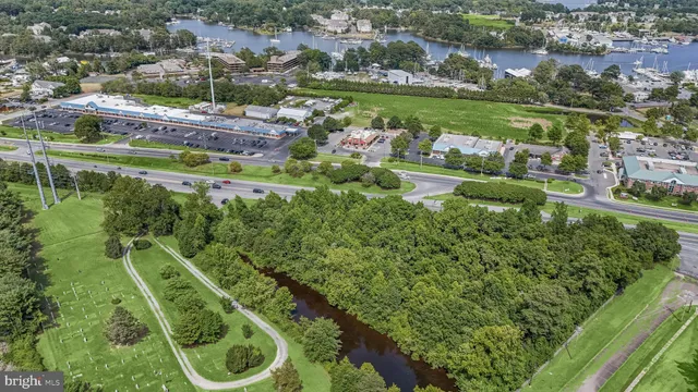 an aerial view of a house with yard swimming pool and outdoor seating