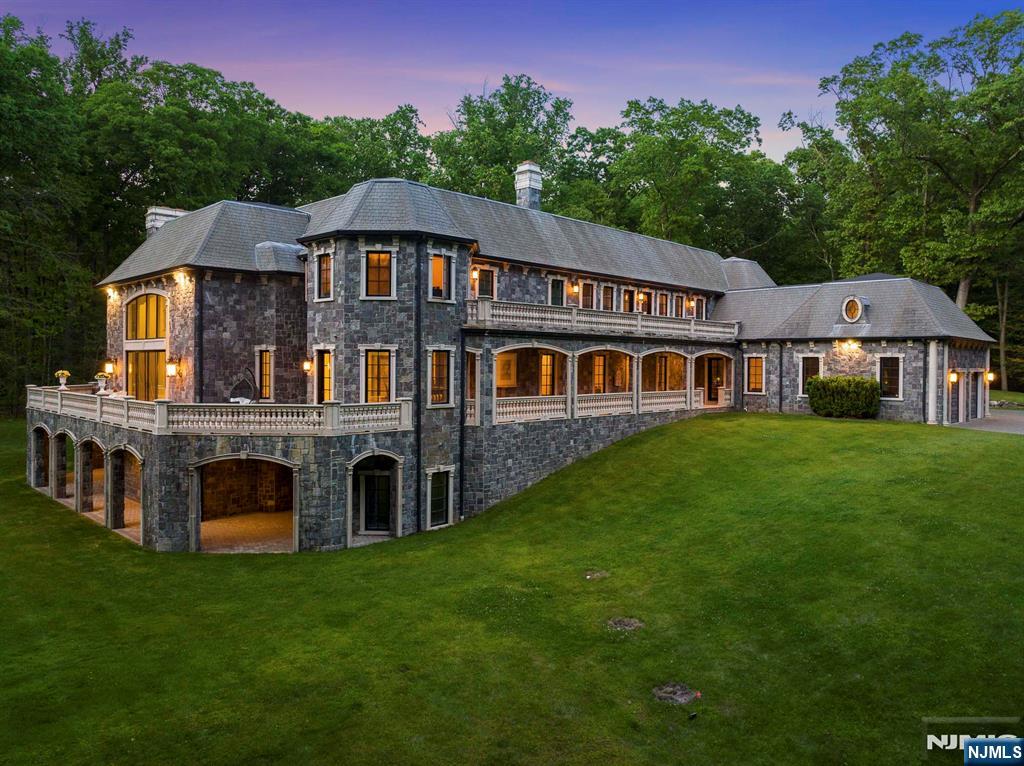 105 Chestnut Ridge Road Saddle River, NJ 07458 - Photo 18 of 29