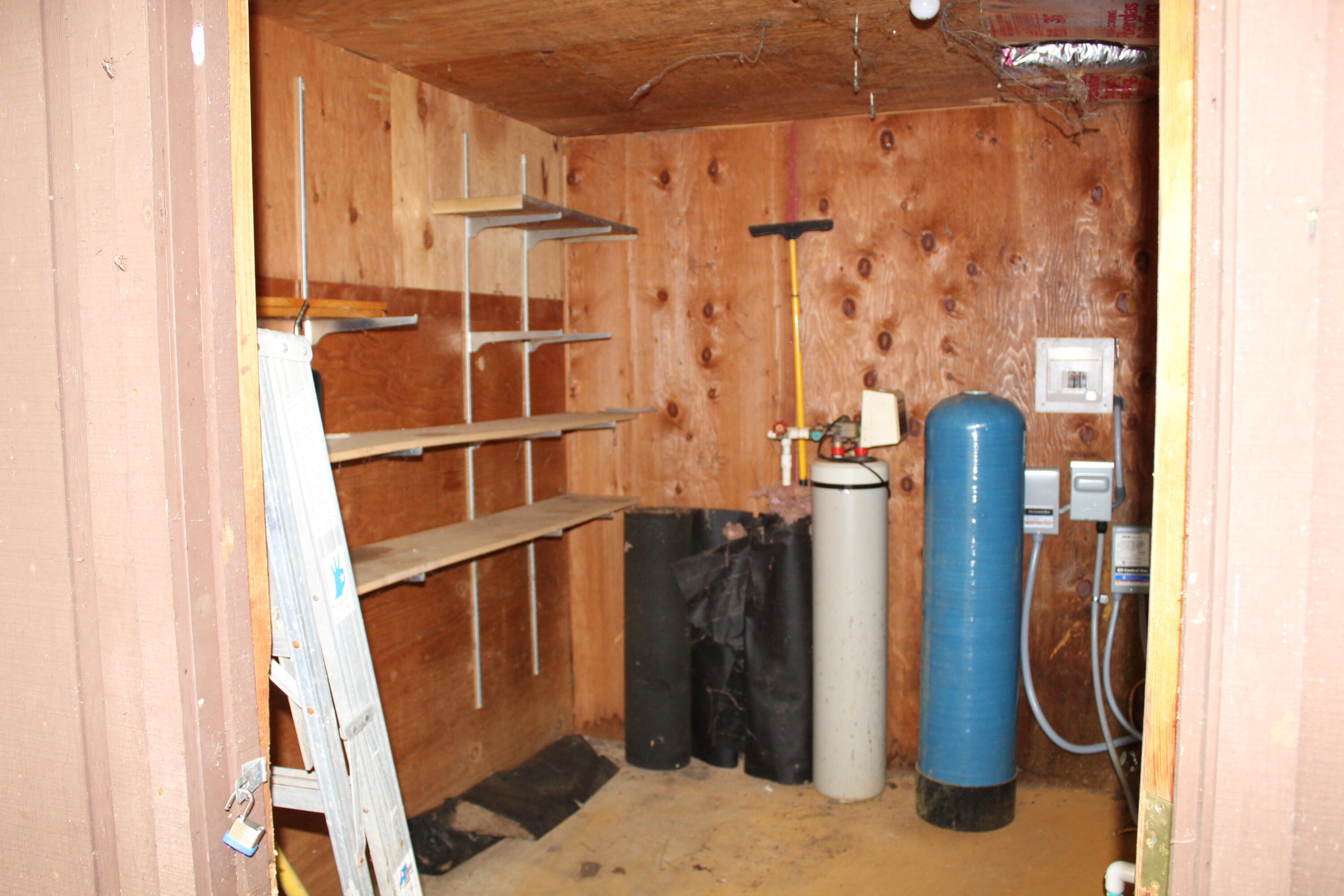 820 Queens Branch Road Rogue River, OR 97537 - Photo 20 of 32 a view of walk in closet with clothes and shoes