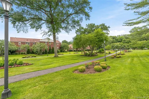 $347,000 | 9 Bryant Crescent, Unit 1G, White Plains, NY 10605