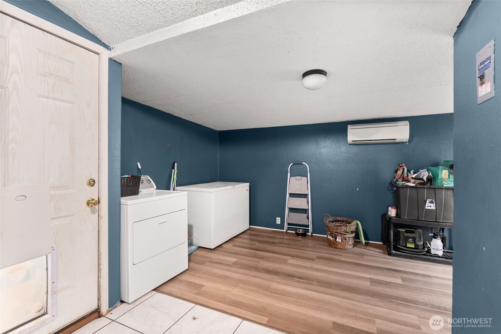 2046 Southwest Salsbury Avenue Chehalis, WA 98532 - Photo 23 of 36 a bedroom with a bed and a table in it