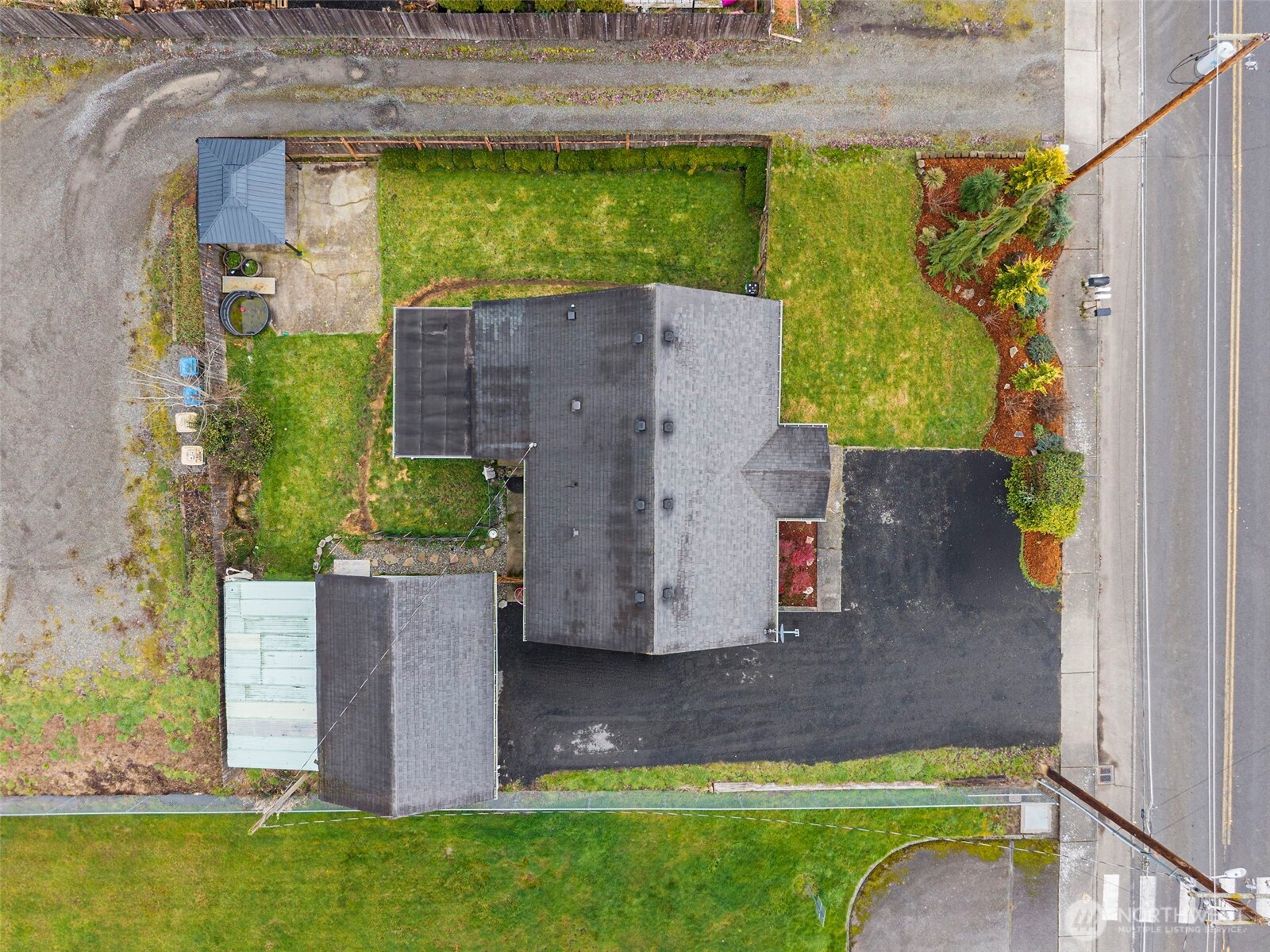 2046 Southwest Salsbury Avenue Chehalis, WA 98532 - Photo 36 of 36 a view of outdoor space yard and balcony