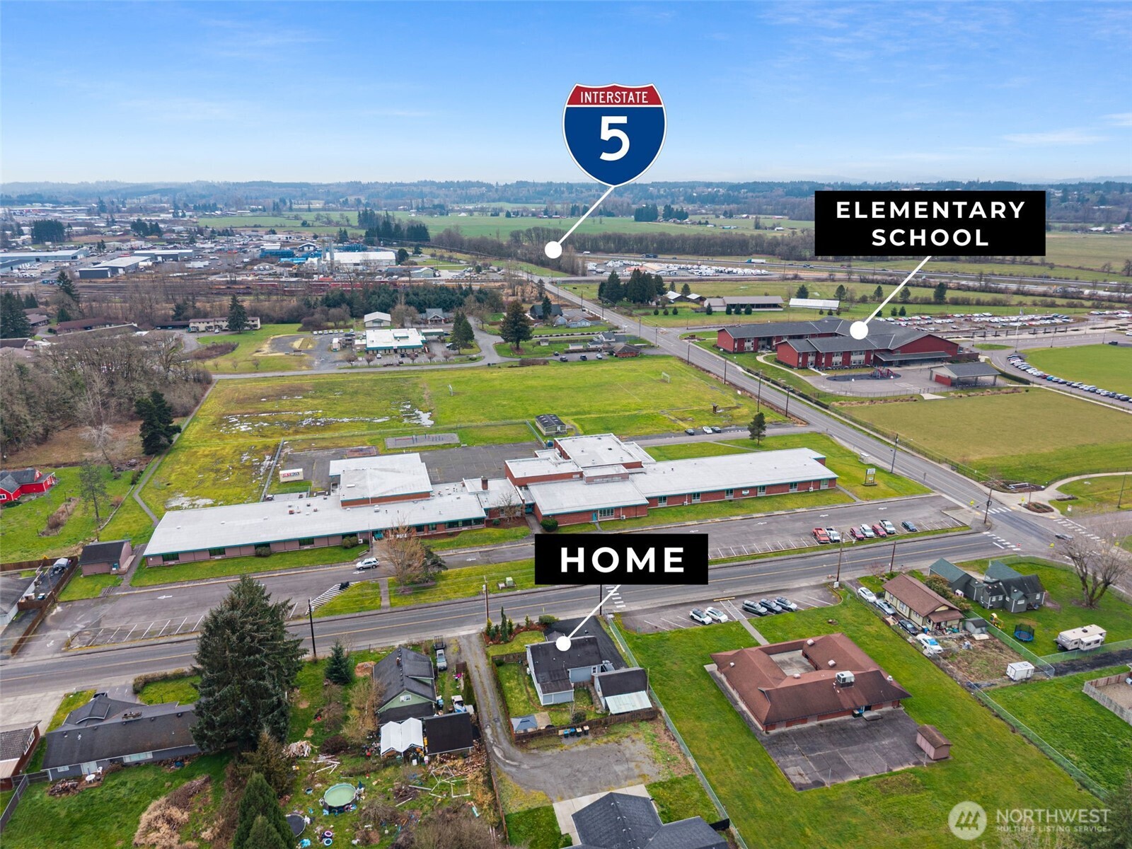 2046 Southwest Salsbury Avenue Chehalis, WA 98532 - Photo 6 of 36 a view of a tennis ground with furniture