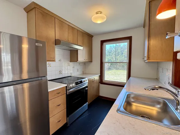 $3,100 | 34 Union Avenue, Patchogue, NY 11772