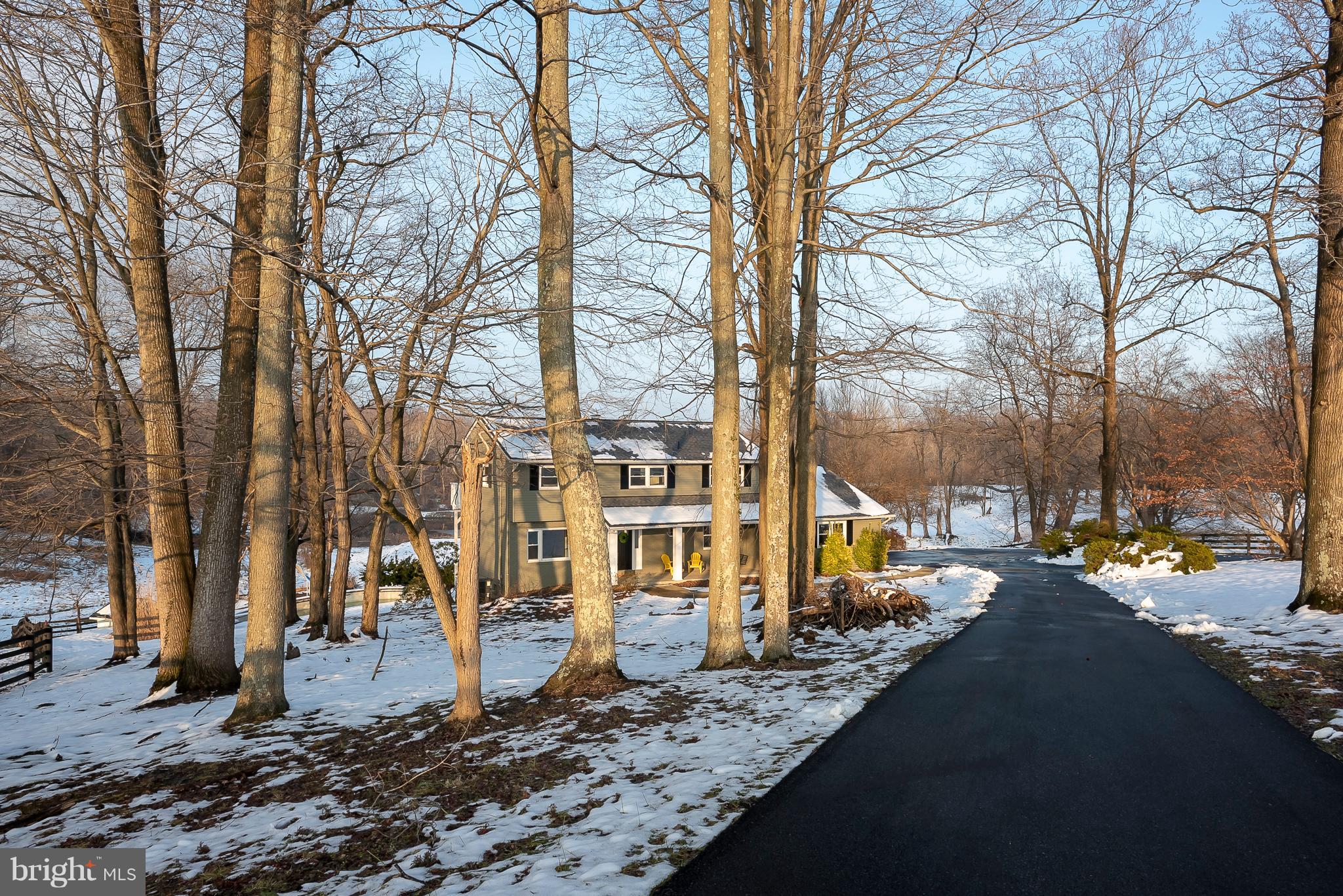 10 Mill Swamp Road Edgewater, MD 21037 - Photo 5 of 40 Left Driveway to Round Driveway