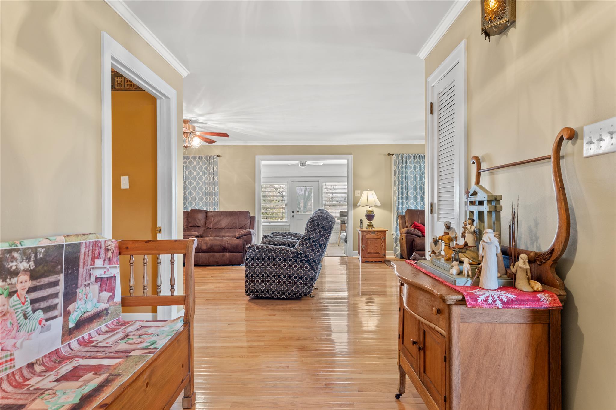 2109 Rutland Road Cynthiana, KY 41031 - Photo 7 of 45 Foyer Entry