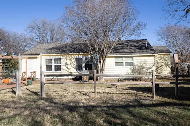 a house view with a outdoor space
