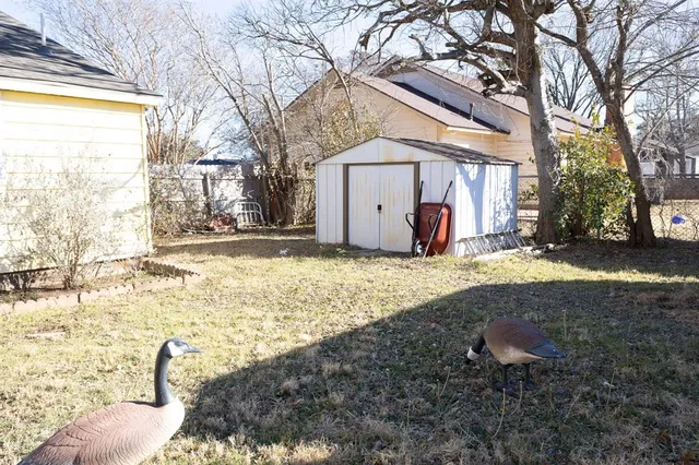 a view of a entrance gate of the house