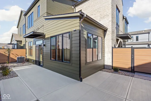 $525,000 | 1677 Coach Drive, Westfield, IN 46074