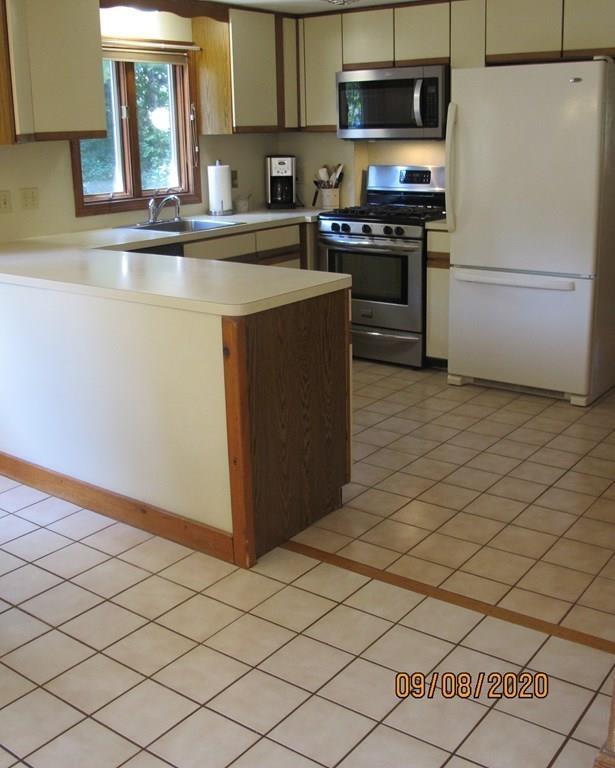 87 Pine Street Walpole, MA 02081 - Photo 7 of 37