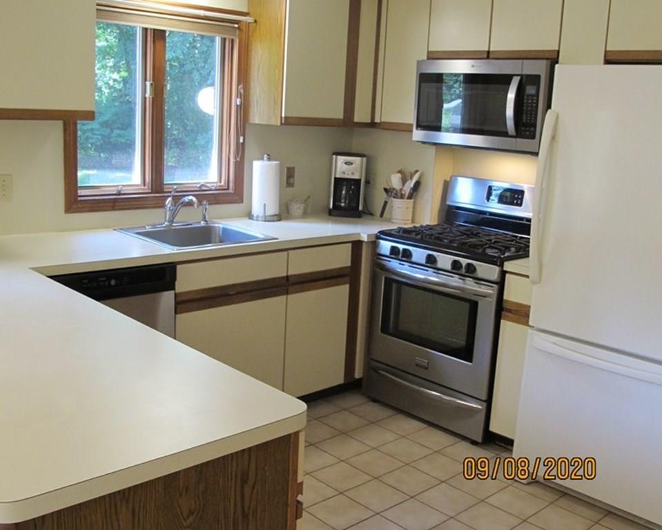 87 Pine Street Walpole, MA 02081 - Photo 8 of 37