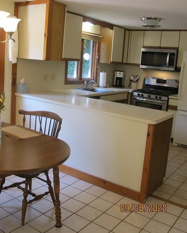 87 Pine Street Walpole, MA 02081 - Photo 10 of 37