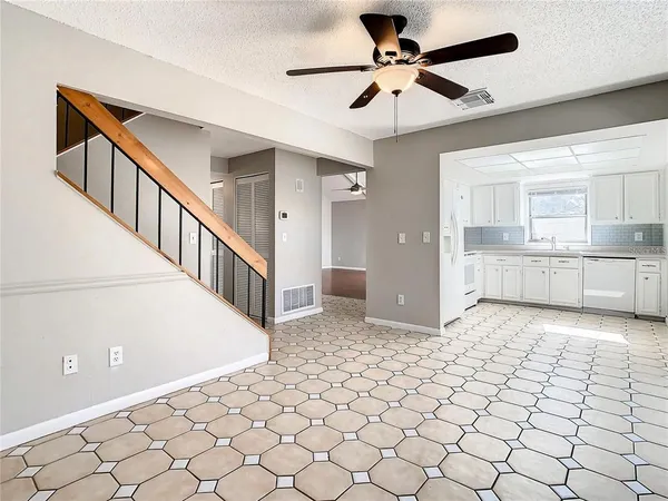 $2,600 | 2607 Cedar View Court, Clearwater, FL 33761