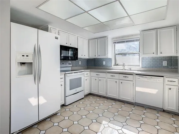 $2,600 | 2607 Cedar View Court, Clearwater, FL 33761