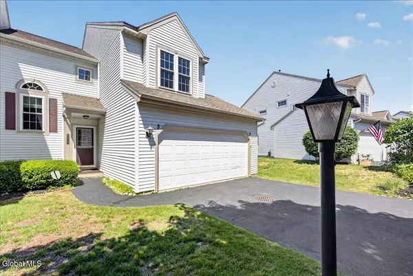$349,900 | 3 Highpointe Drive, Troy, NY 12182