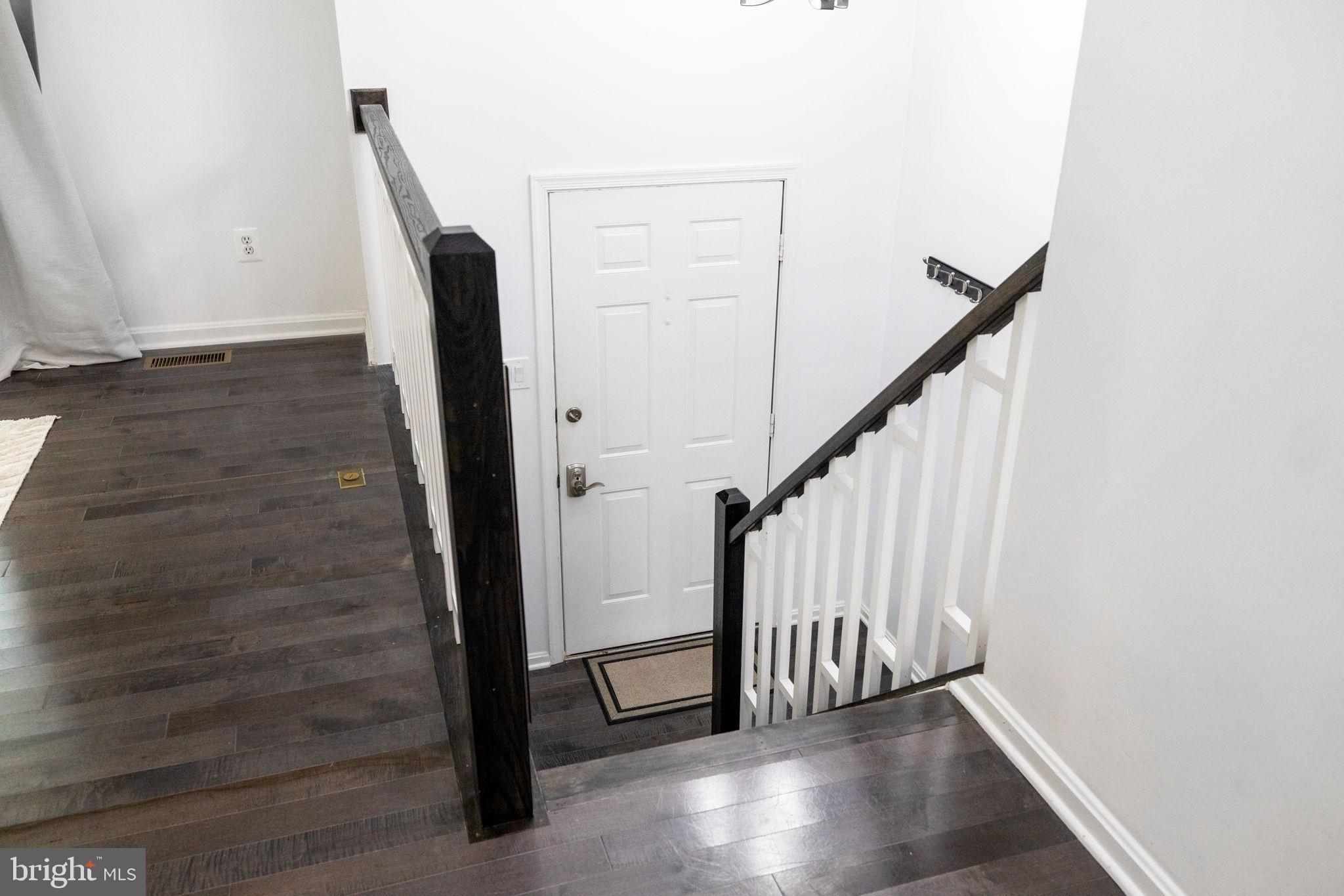 7253 Linden Tree Lane Springfield, VA 22152 - Photo 3 of 43 Foyer