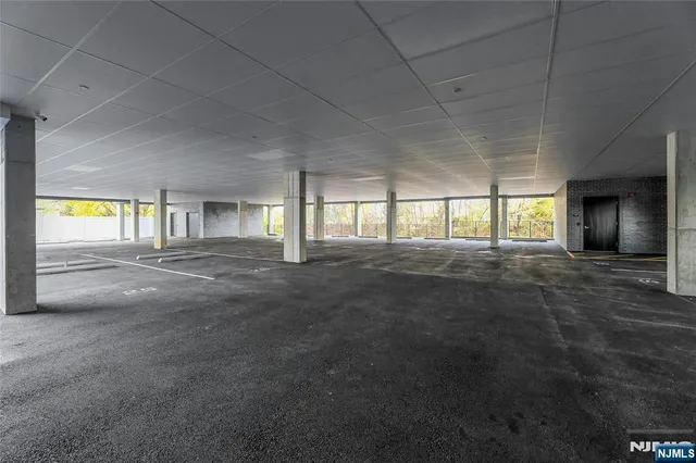 $2,350 | 255 Ridge Road, Unit 306, Lyndhurst, NJ 07071