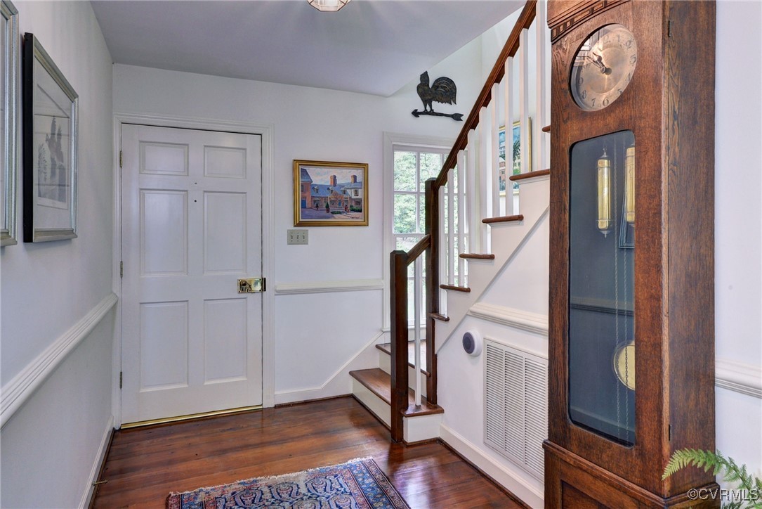 126 Crownpoint Road Williamsburg, VA 23185 - Photo 25 of 50 Entry hall and step to the second floor