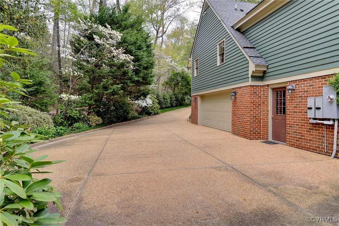 126 Crownpoint Road Williamsburg, VA 23185 - Photo 37 of 50 paved driveway