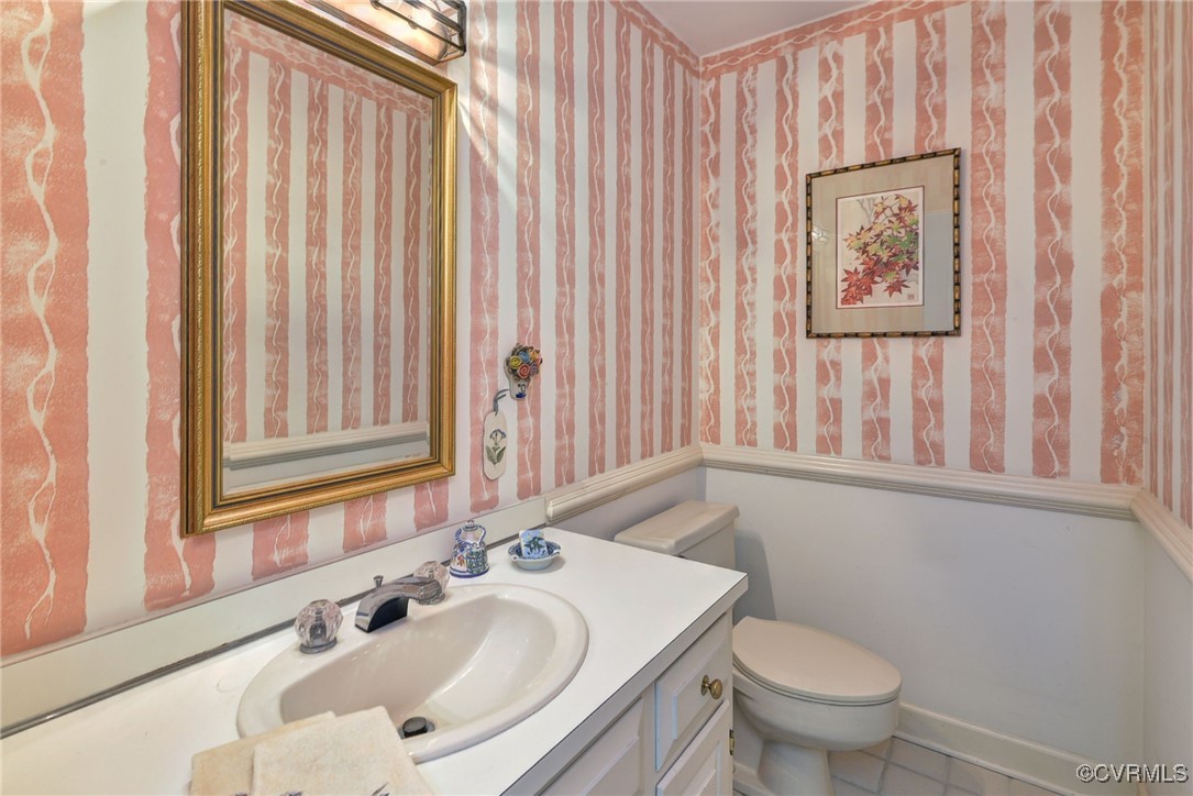 126 Crownpoint Road Williamsburg, VA 23185 - Photo 8 of 50 Powder room on the 1st floor