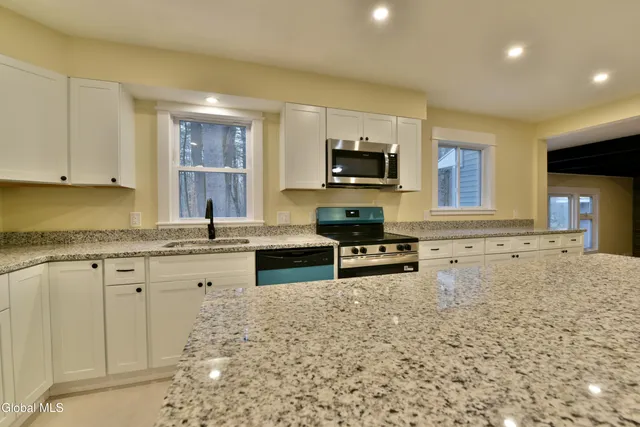 $699,999 | 1011 Middleline Road, Milton, NY 12020