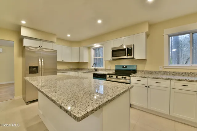 $699,999 | 1011 Middleline Road, Milton, NY 12020