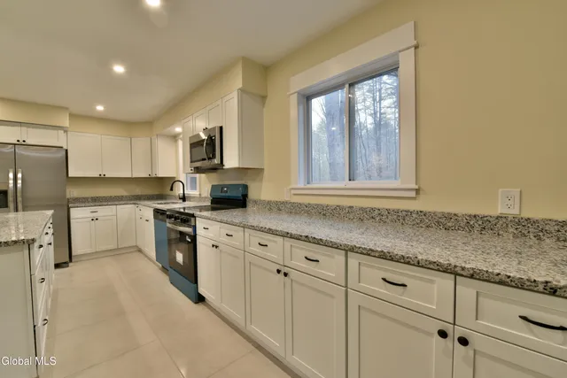 $699,999 | 1011 Middleline Road, Milton, NY 12020