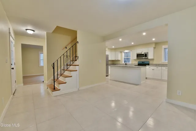 $699,999 | 1011 Middleline Road, Milton, NY 12020