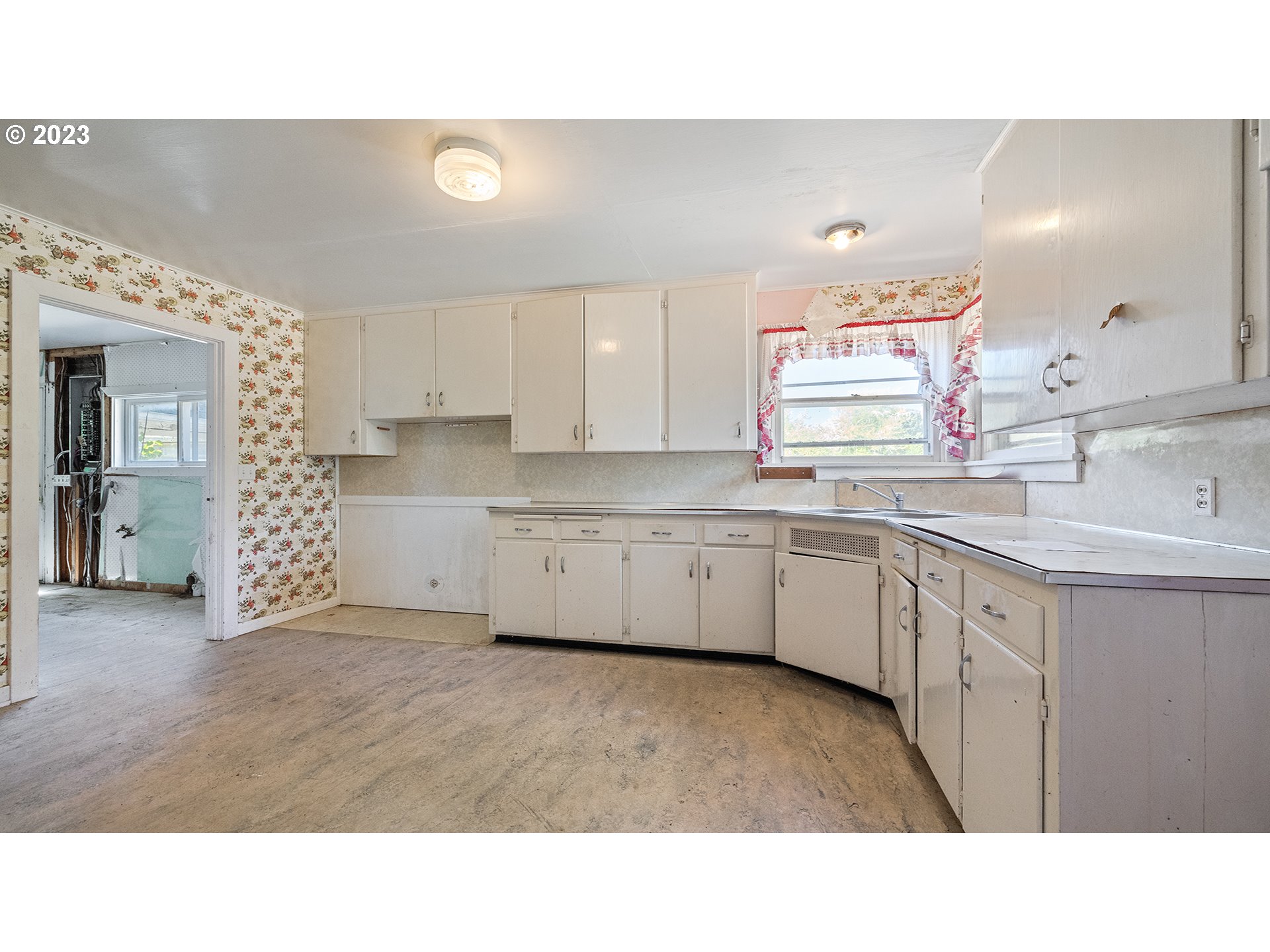 22108 Cook Road Noti, OR 97461 - Photo 16 of 39 Gallery Image 16