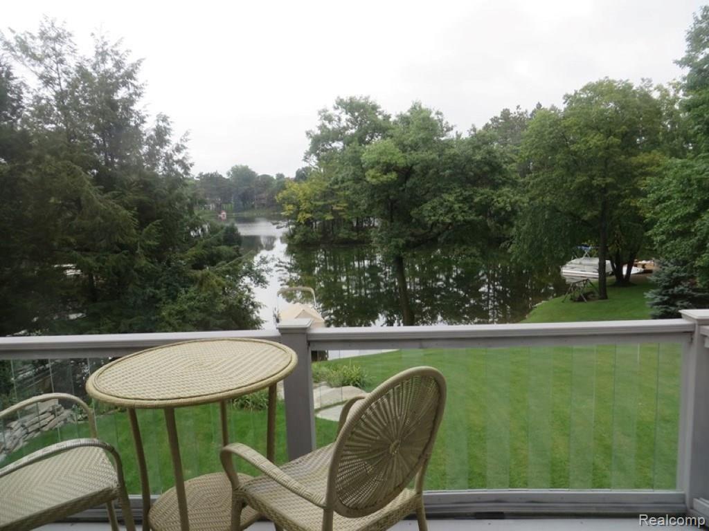 1050 Seneca Road Lake Orion, MI 48362 - Photo 16 of 31 master bedroom deck.jpg