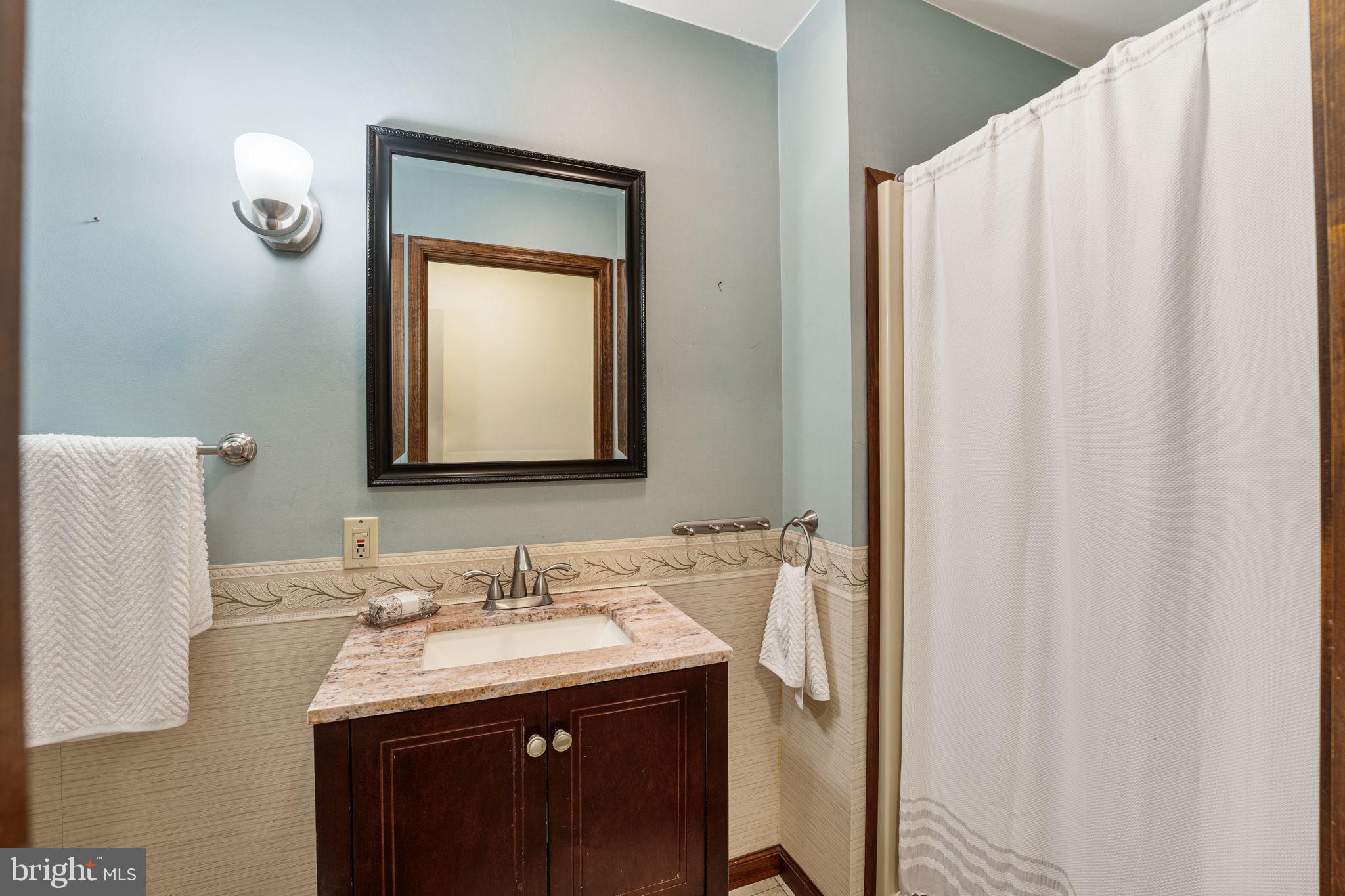 1447 Reed Lane Kintnersville, PA 18930 - Photo 17 of 39 First Floor Full Bath