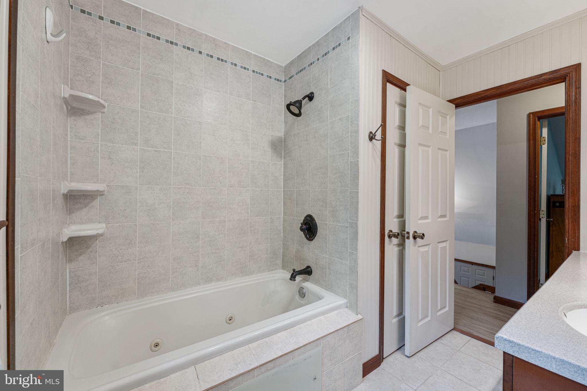 1447 Reed Lane Kintnersville, PA 18930 - Photo 28 of 39 Second Floor Full bathroom