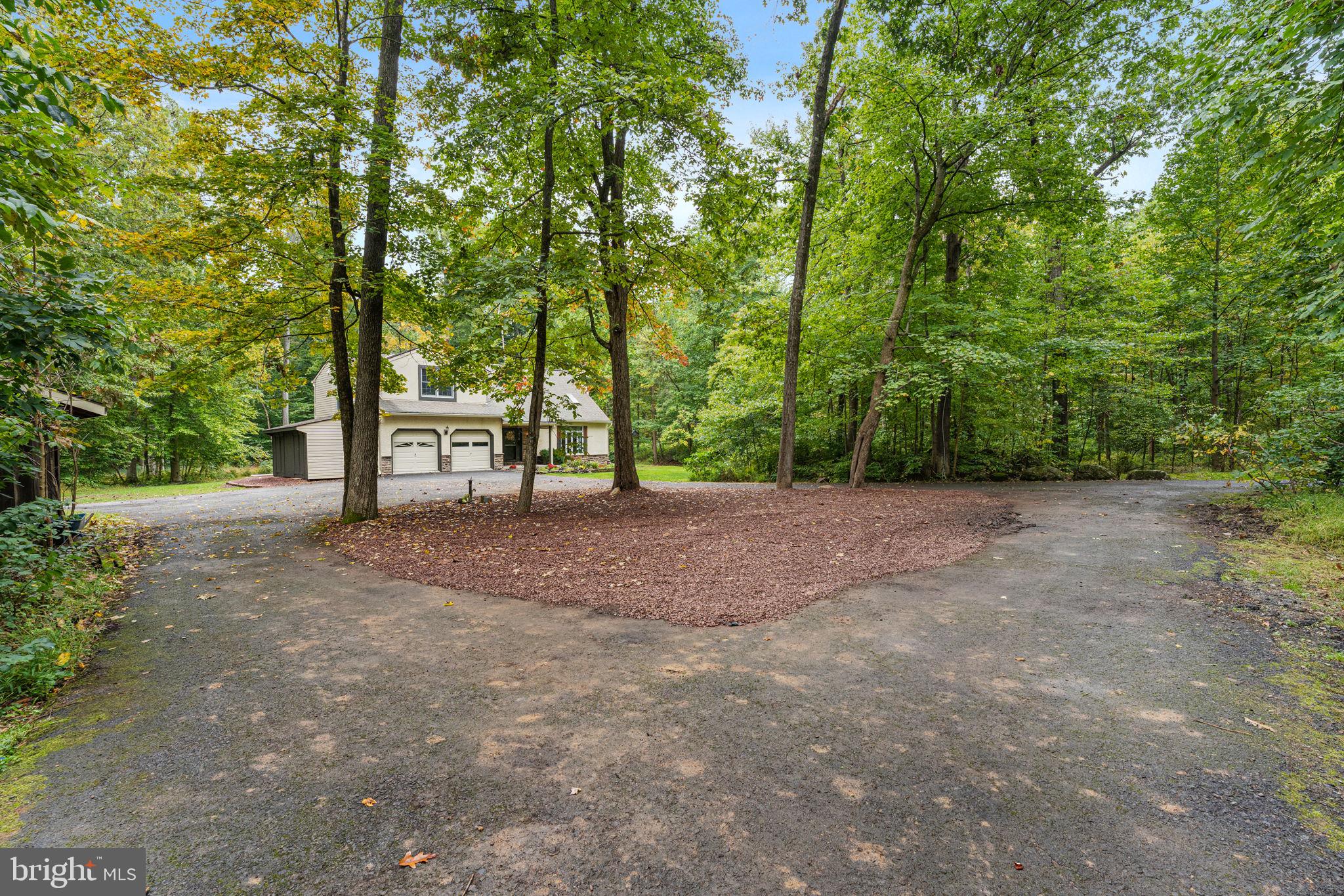 1447 Reed Lane Kintnersville, PA 18930 - Photo 38 of 39 Turnaround driveway