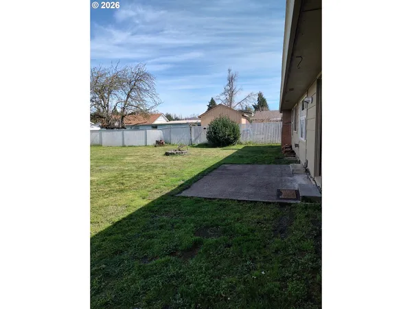 a view of a yard in front of a house