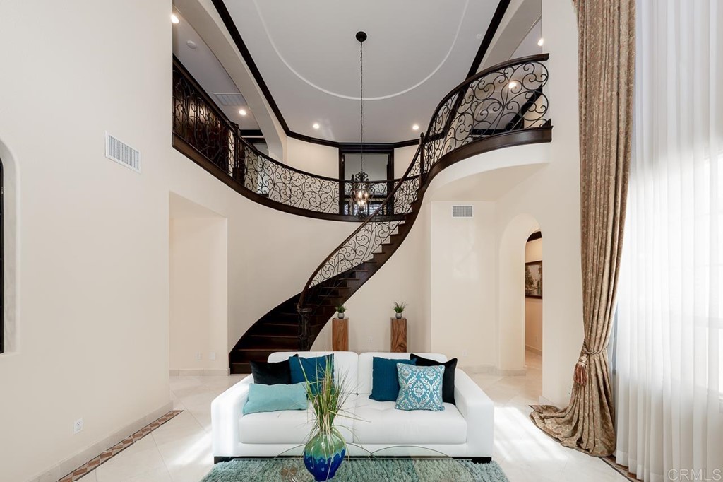 2786 Sutter Ridge Drive Chula Vista, CA 91914 - Photo 10 of 58 a view of entryway and hall