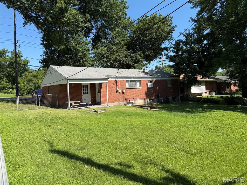 7230 Howdershell Road Hazelwood, MO 63042 - Photo 2 of 29