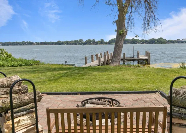 $574,900 | 1693 West Butte Des Morts Beach Road, Neenah, WI 54956