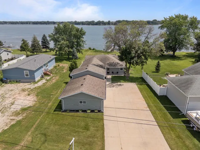 $574,900 | 1693 West Butte Des Morts Beach Road, Neenah, WI 54956