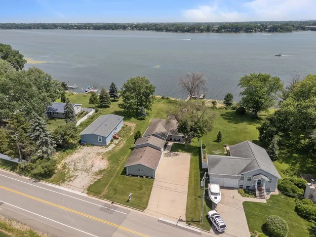 $574,900 | 1693 West Butte Des Morts Beach Road, Neenah, WI 54956