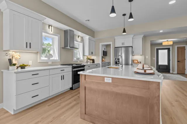 $574,900 | 1693 West Butte Des Morts Beach Road, Neenah, WI 54956