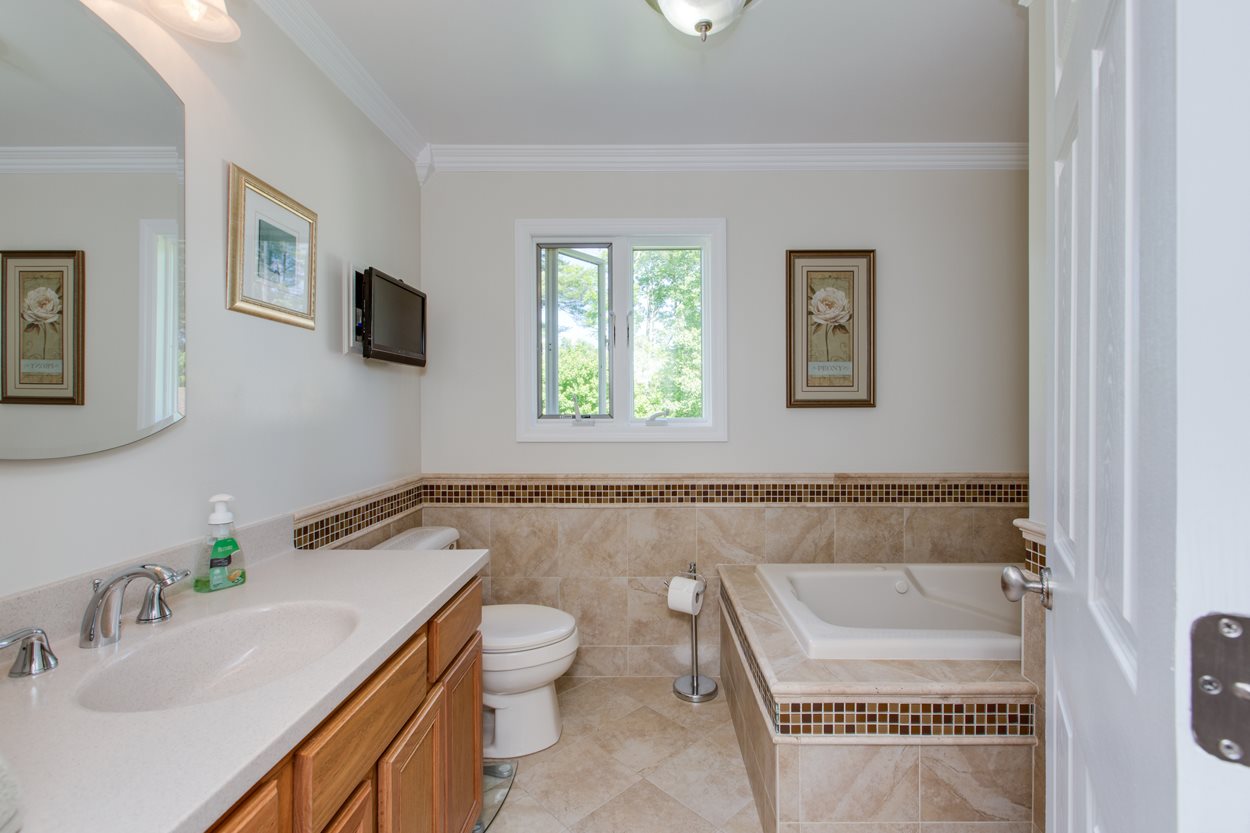 63 Hall Road Londonderry, NH 03053 - Photo 13 of 40
