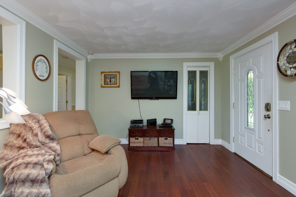 63 Hall Road Londonderry, NH 03053 - Photo 7 of 40