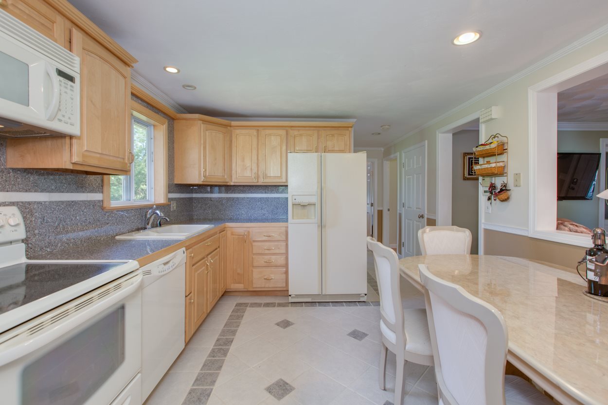 63 Hall Road Londonderry, NH 03053 - Photo 10 of 40