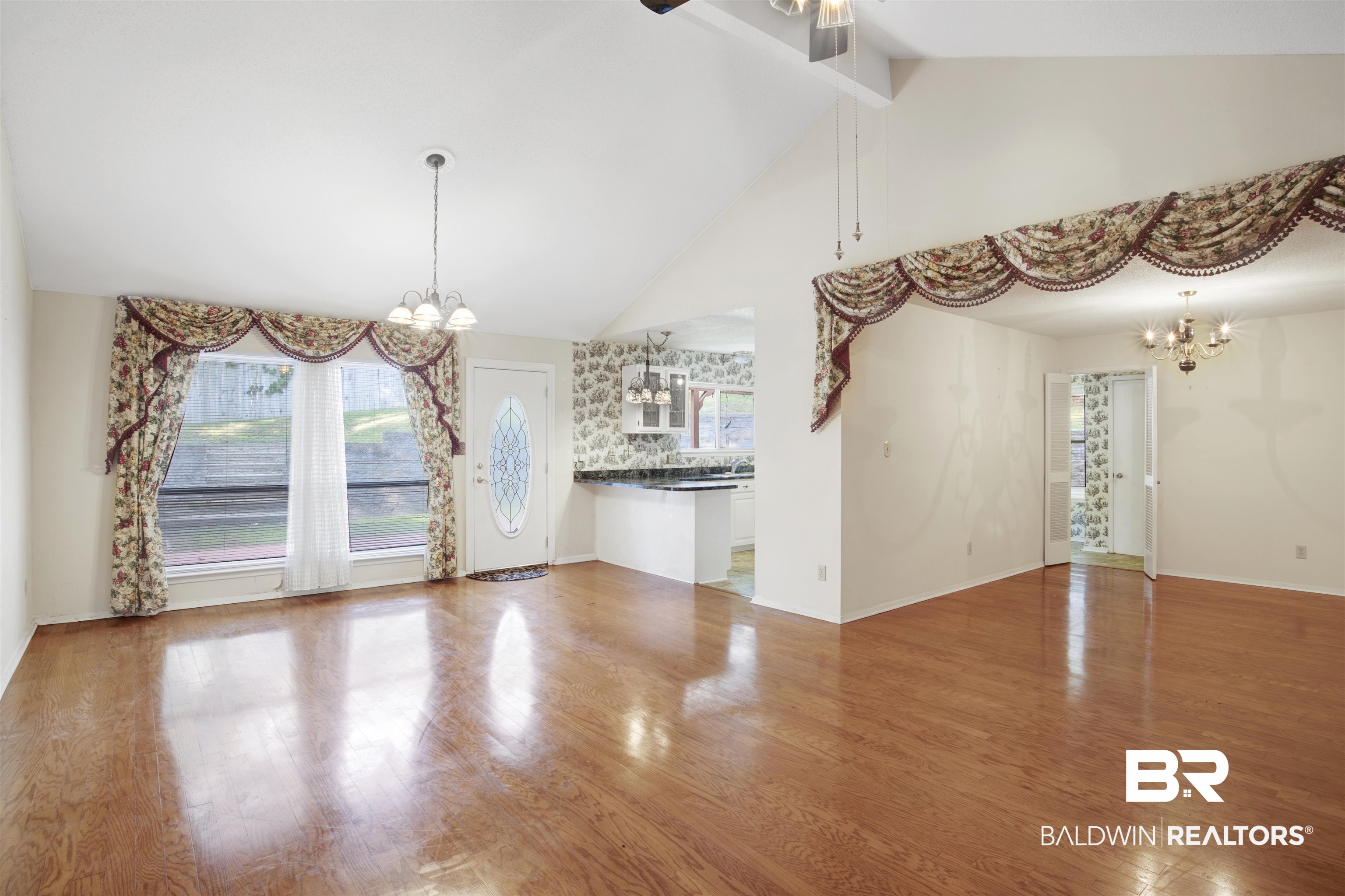 202 Lakeview Loop Daphne, AL 36526 - Photo 4 of 19