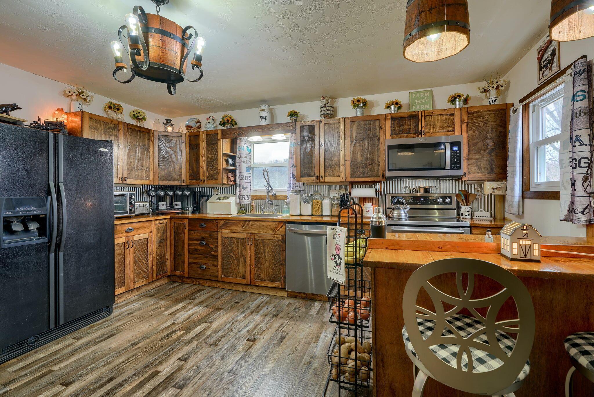 448 Jackson Furnace Road Oak Hill, OH 45656 - Photo 16 of 33 16. Kitchen