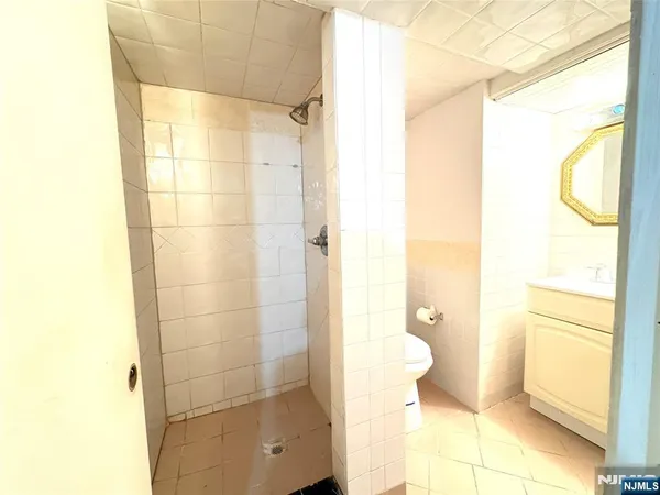 $2,950 | 527 Anthony Court, Unit 1, Lyndhurst, NJ 07071