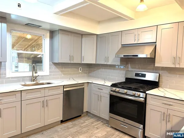 $2,950 | 527 Anthony Court, Unit 1, Lyndhurst, NJ 07071